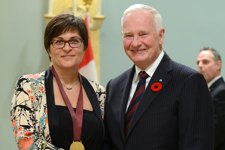 Manon St-Hilaire accepting her award at Rideau Hall, 2014.