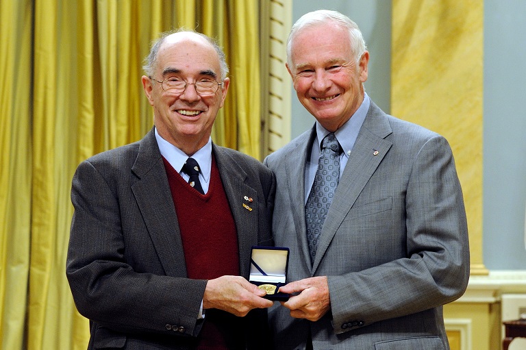 Desmond Morton accepting his award at Rideau Hall, 2010. 