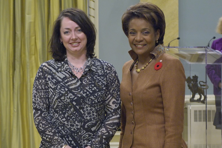 Monique Martin accepting his award at Rideau Hall, 2007.