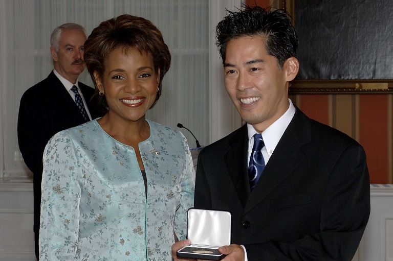 Greg Miyanaga accepting her award at Rideau Hall, 2006.