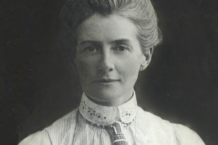 Black and white photo of Edith Cavell