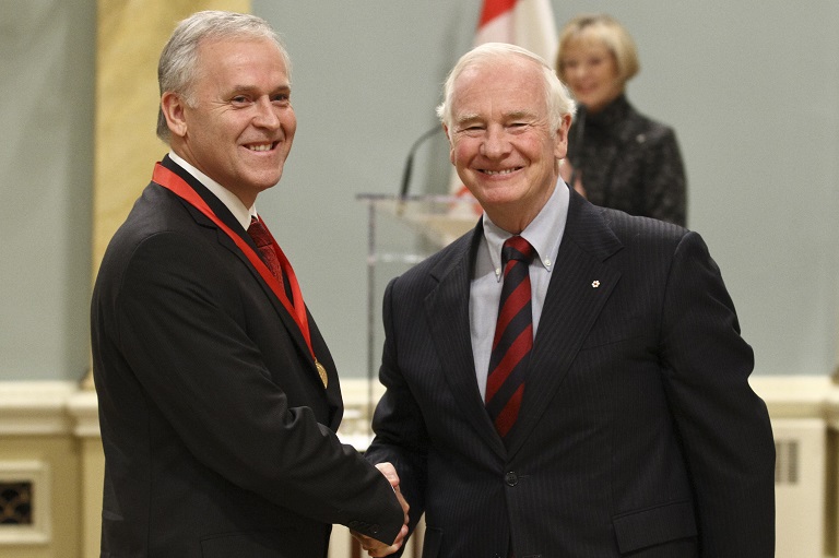 Raymond Bédard accepting his award at Rideau Hall, 2011.