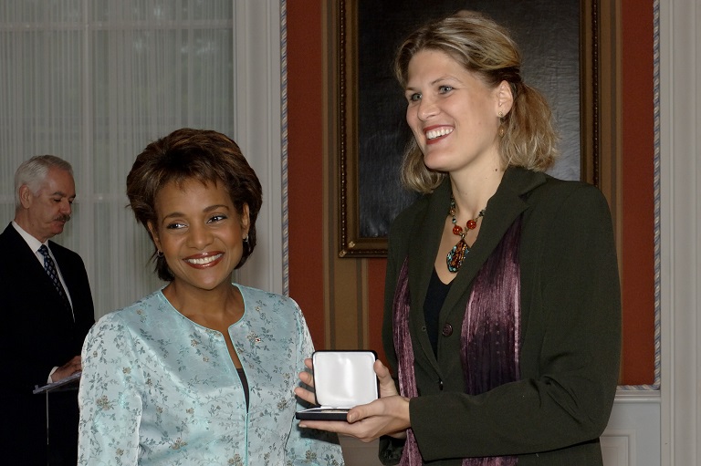 Julie-Catherine Mercadier accepting her award at Rideau Hall, 2006.