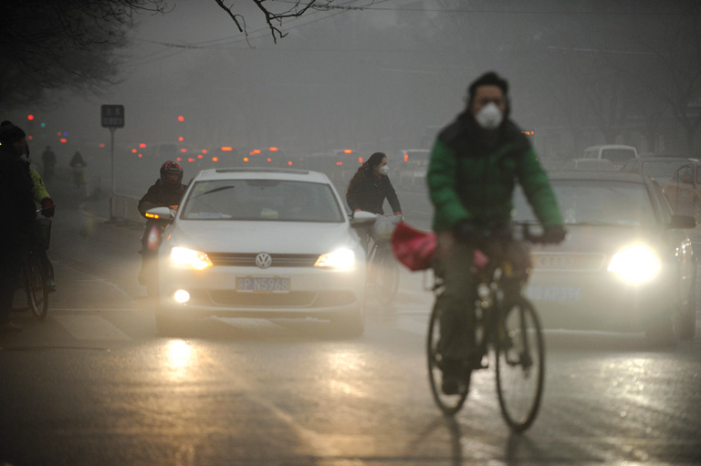 Commuting through smog